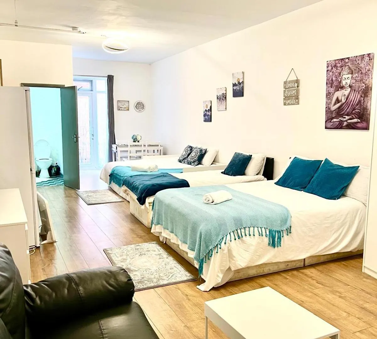 Specious Studio Flat In A Good Location London Apartment