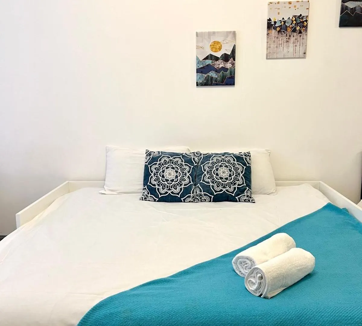 Apartment Specious Studio Flat In A Good Location London