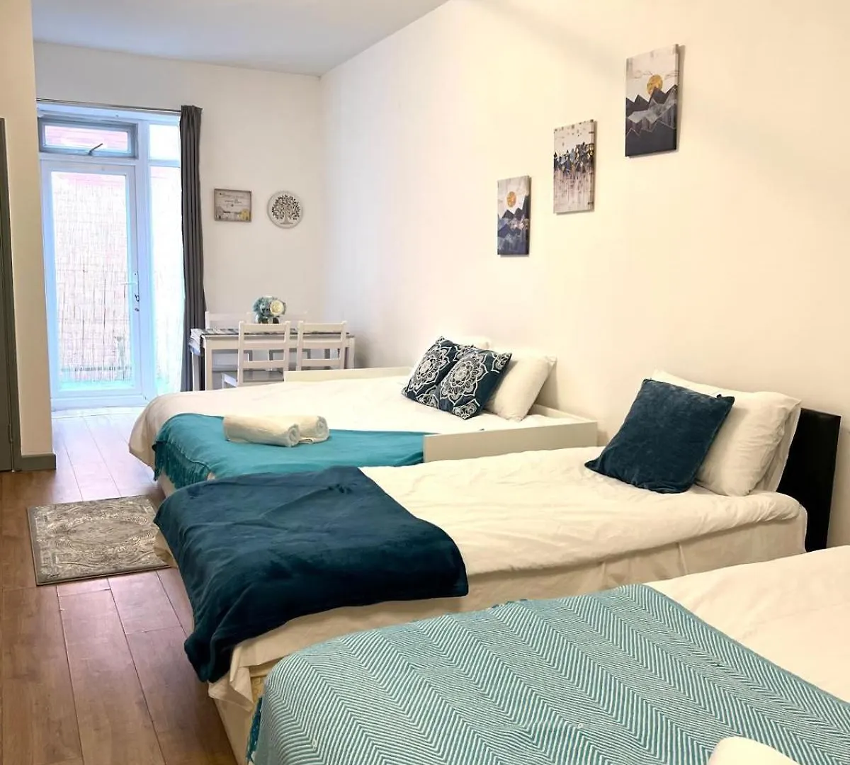 Specious Studio Flat In A Good Location London Apartment